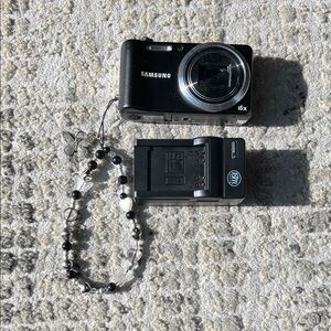 Samsung HZ30W with 12.2 megapixels